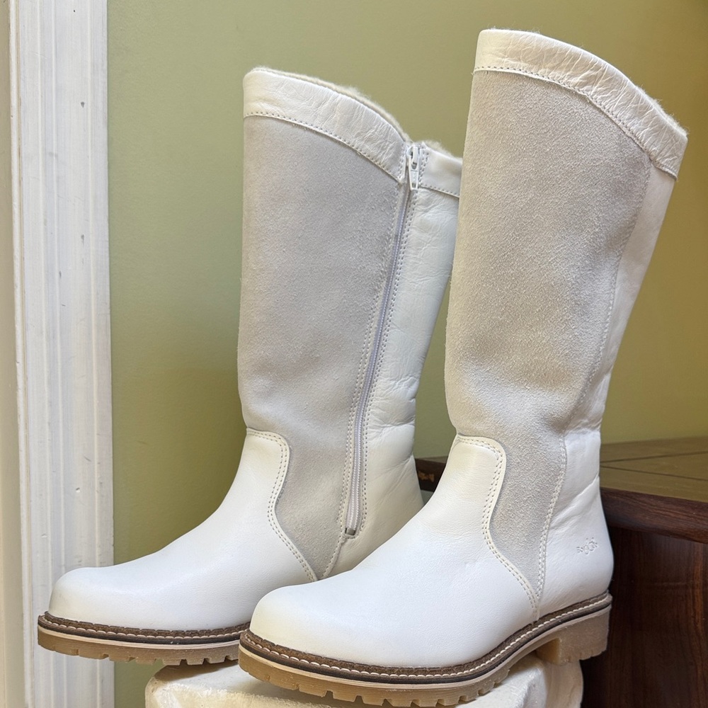 Bos. & Co. White leather and suede grey accent Winter Boots women size 39 H17N18